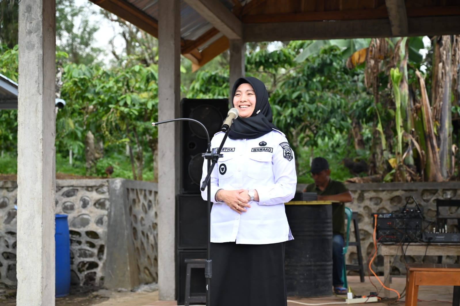 Wakil Wali Kota Pagar Alam Hj. Bertha meresmikan Gapura Pelindo Kelurahan Jokoh Kota Pagar Alam