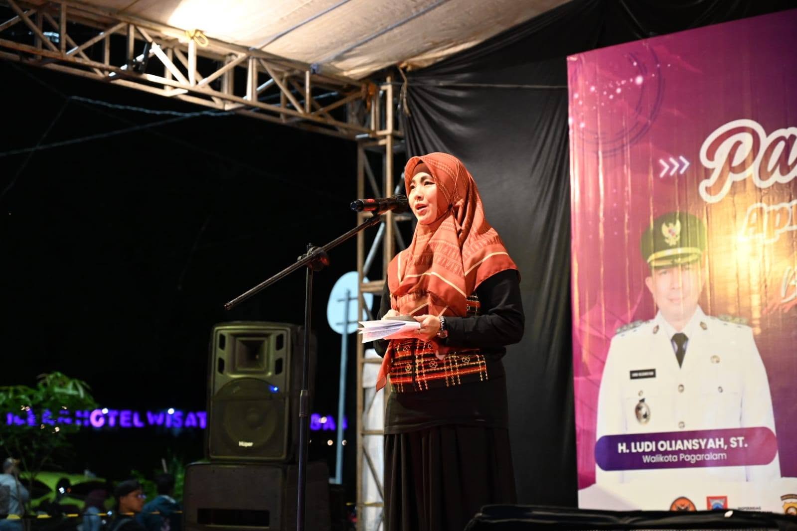 Plt. Wali Kota Pagar Alam Hj. Bertha, Hadiri Grand Final Festival Lagu Daerah Yang Digelar di Panggung Apresiasi Seni Bazar Besemah Expo 2026