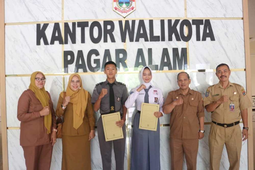 Asisten I Kota Pagar Alam Resmi Melepas Dua Siswa-Siswi Terbaik Kota Pagar Alam Lolos Sebagai Calon Pasukan Pengibar Bendera Pusaka (CAPASKA) Tingkat Prov. Sumatera Selatan