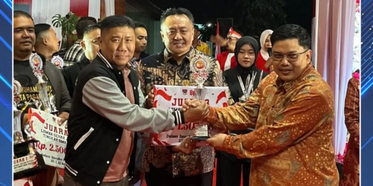 Banggakan Instansi, Tim Gerak Jalan DPMPTSP Kota Pagar Alam Mendapatkan Juara 3 Tingkat Instansi dan Umum Dalam Rangka Memperingati HUT RI Ke-81 Tahun